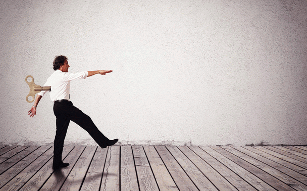 چه زمانی دختران در یک رابطه وابسته یا عاشق می شوند؟ (21 نکته مهم)